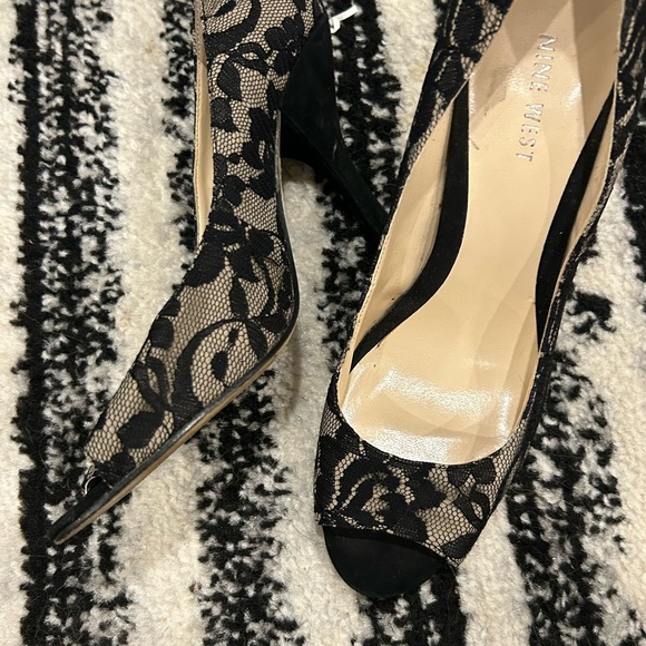 Nine West Black and Cream Lace Heels - Picture 3 of 3